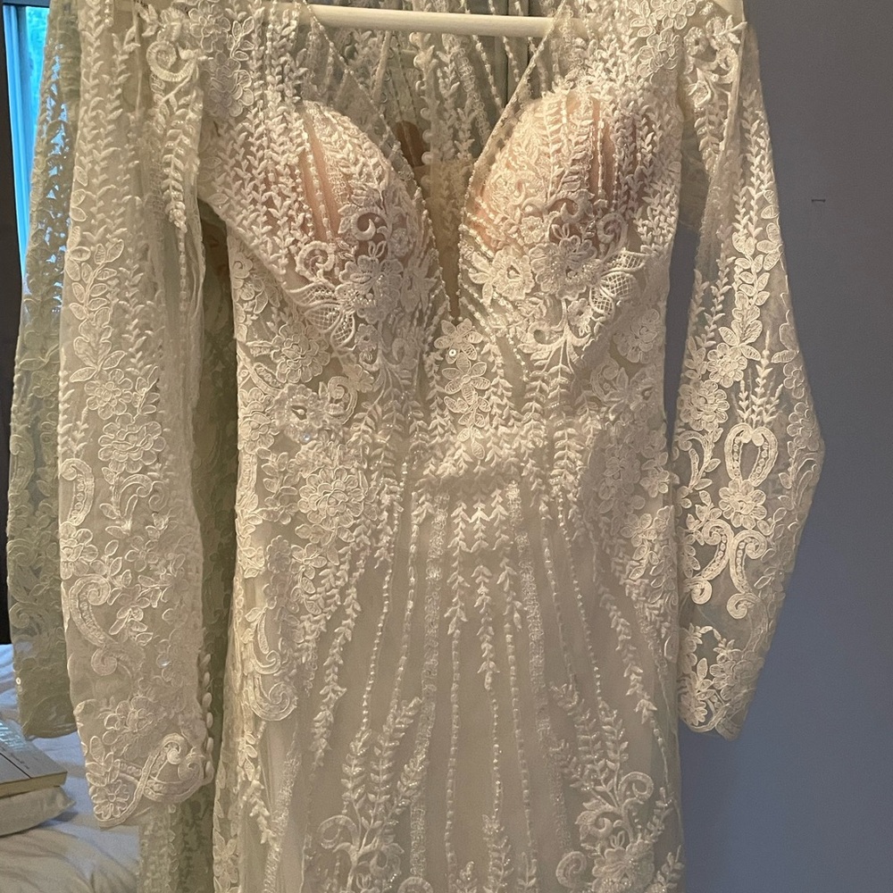 Wedding dress embroidered with thread,beads off white and crystal . - Picture 6 of 7